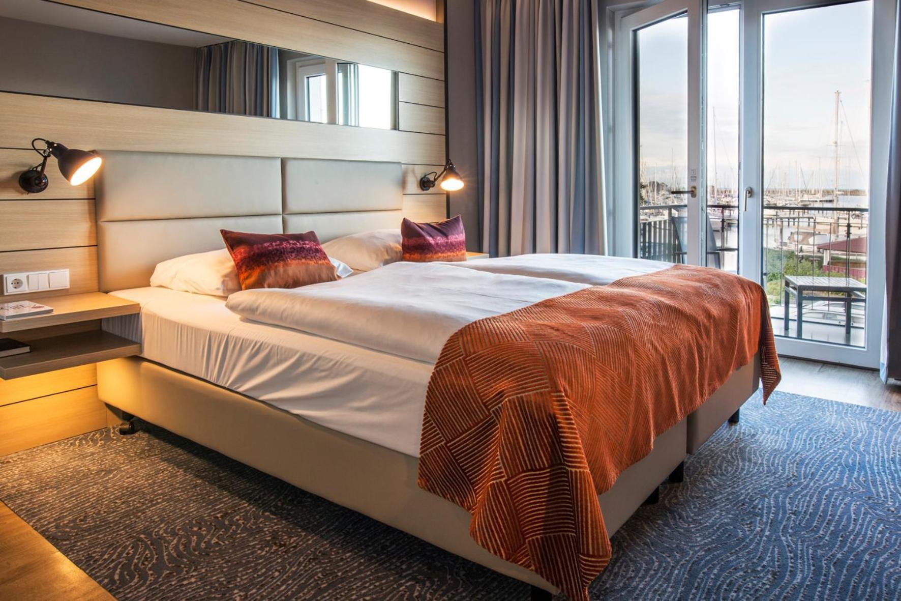 Hafenhotel Meereszeiten 하일리겐하펜 외부 사진