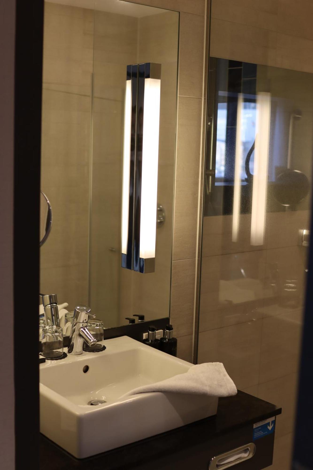 Hafenhotel Meereszeiten 하일리겐하펜 외부 사진