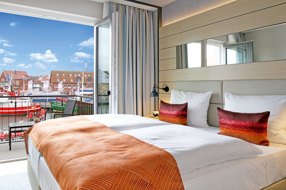 Hafenhotel Meereszeiten 하일리겐하펜 외부 사진