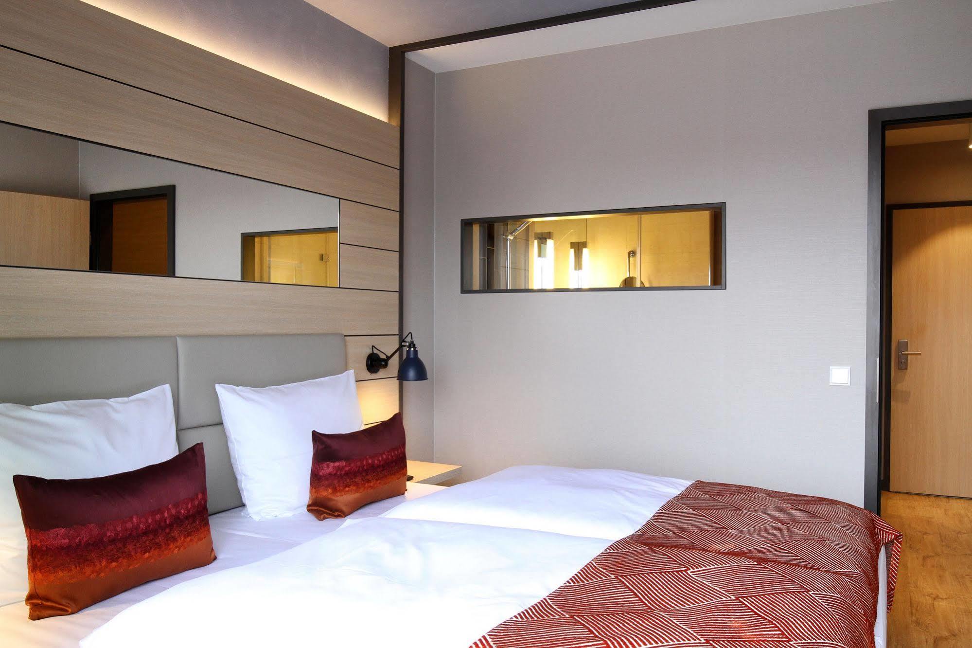 Hafenhotel Meereszeiten 하일리겐하펜 외부 사진