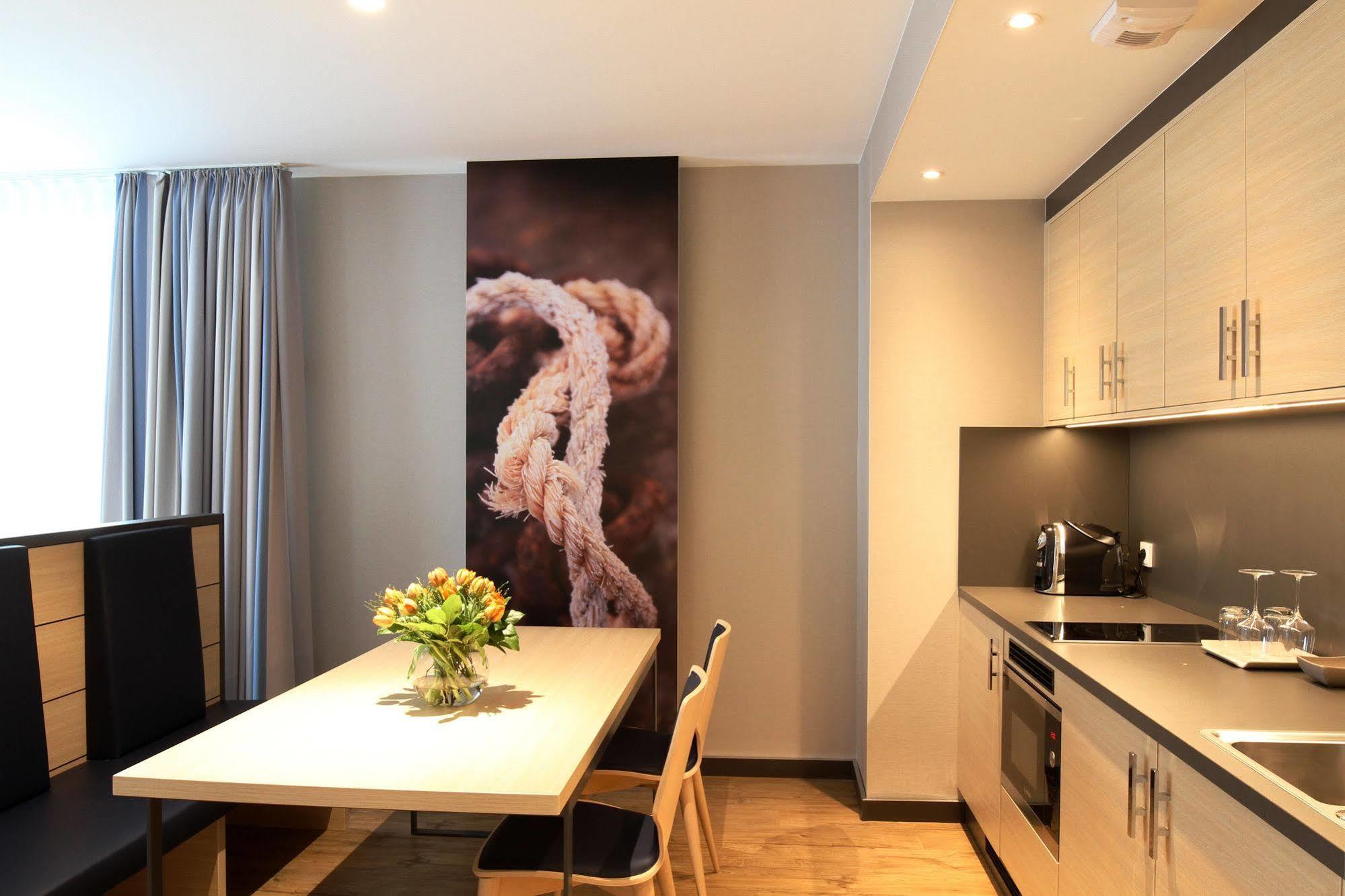 Hafenhotel Meereszeiten 하일리겐하펜 외부 사진