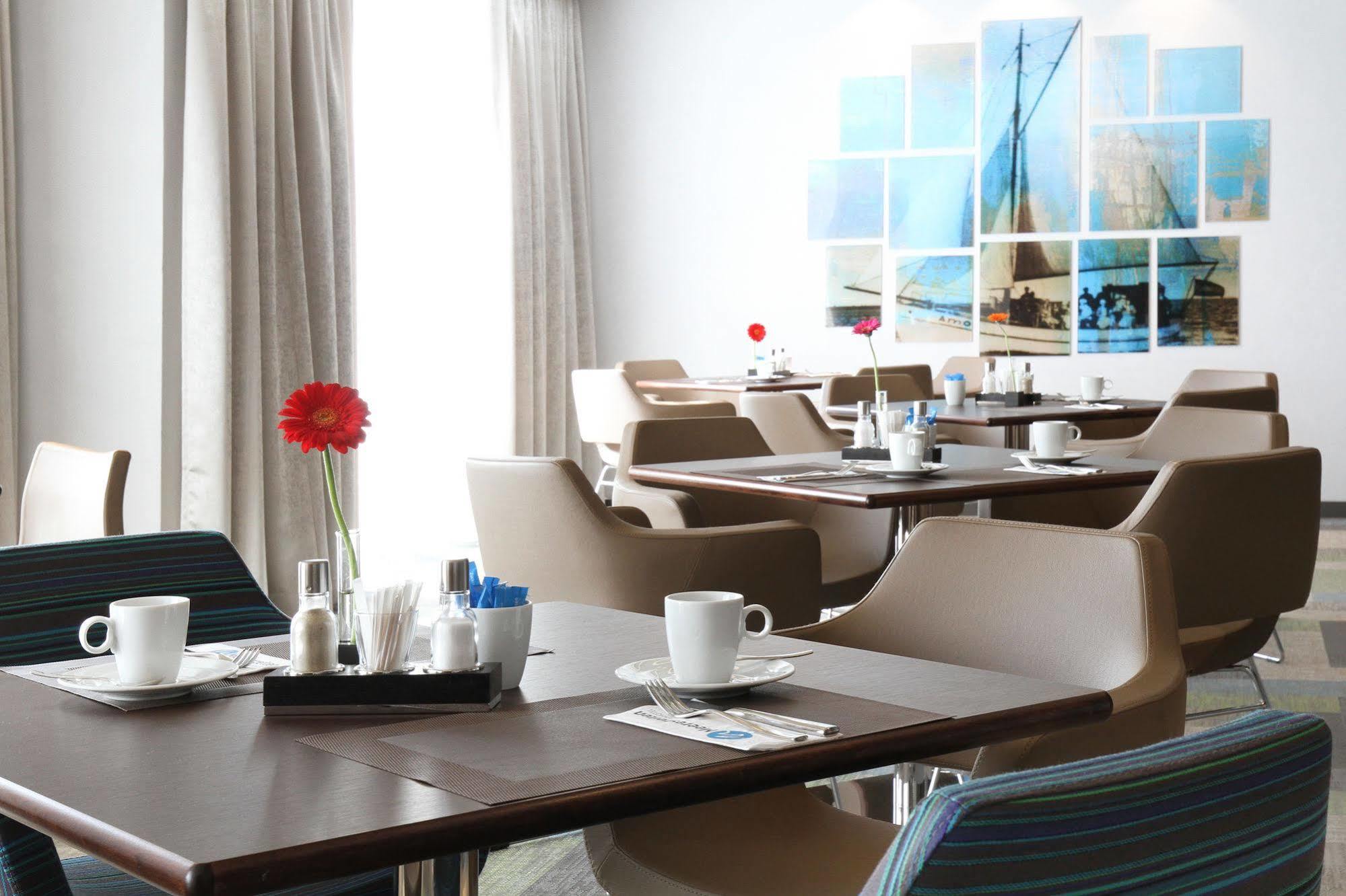 Hafenhotel Meereszeiten 하일리겐하펜 외부 사진